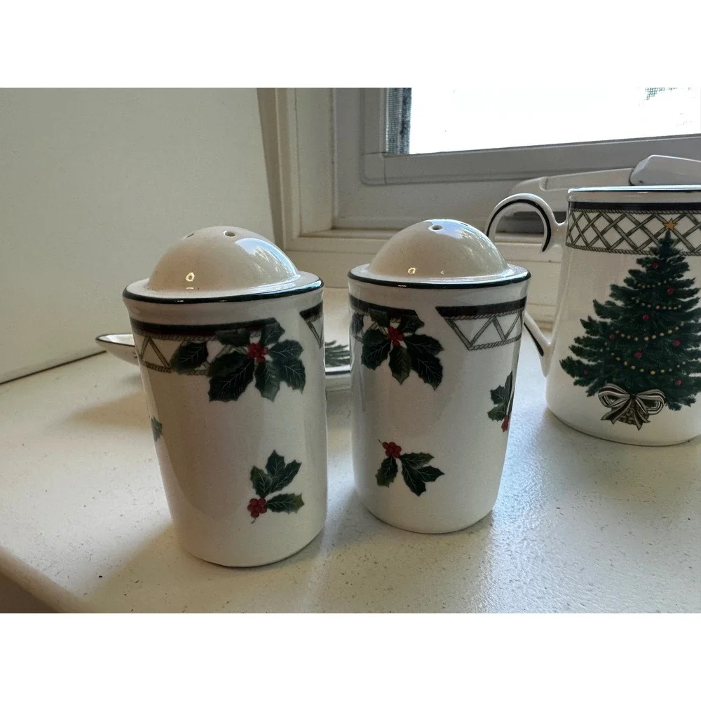 Mikasa Heritage Christmas Story CAB08 Creamer Salt Pepper Shakers Tree Dish Set
